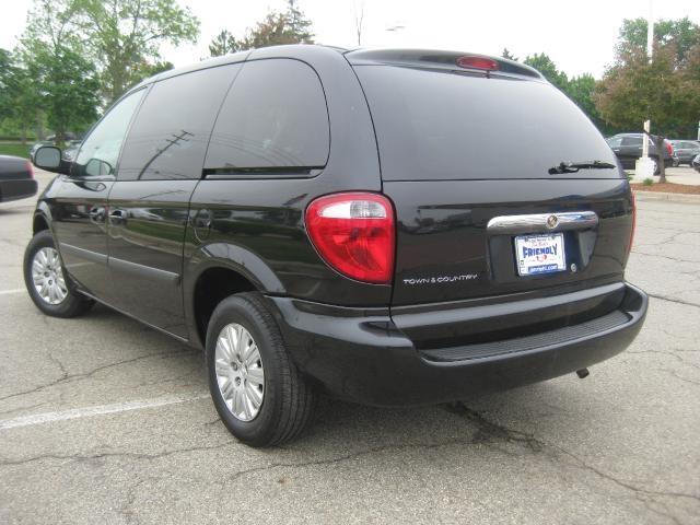 Chrysler Town and Country 2006 photo 5