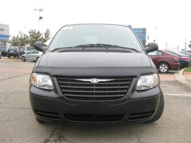 Chrysler Town and Country 2006 photo 6