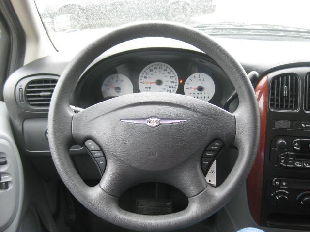 Chrysler Town and Country 2006 photo 9