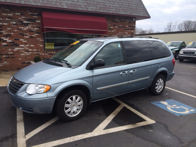 Chrysler Town and Country 2006 photo 4