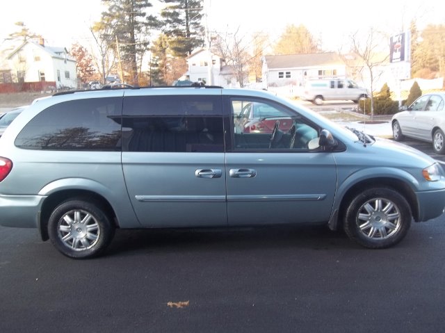 Chrysler Town and Country 3.5 MiniVan