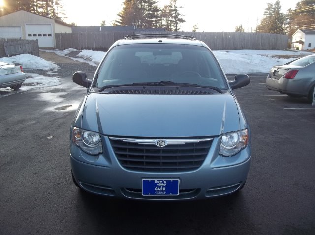 Chrysler Town and Country 2006 photo 4