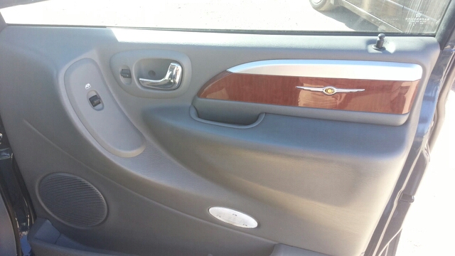 Chrysler Town and Country 2006 photo 10