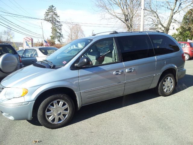 Chrysler Town and Country 2006 photo 4