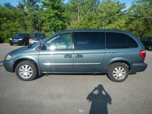 Chrysler Town and Country 3.5 MiniVan