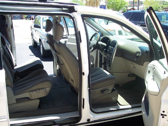 Chrysler Town and Country 2006 photo 8