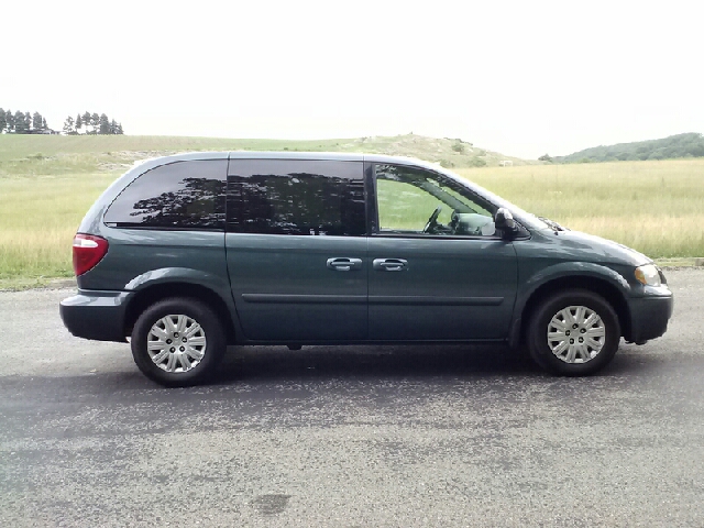Chrysler Town and Country 2006 photo 2