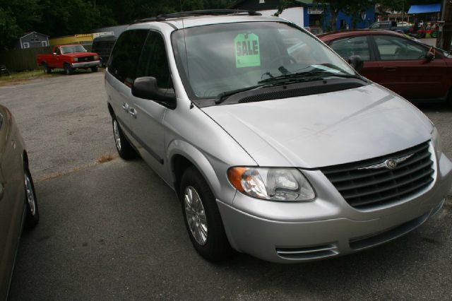 Chrysler Town and Country 2006 photo 1