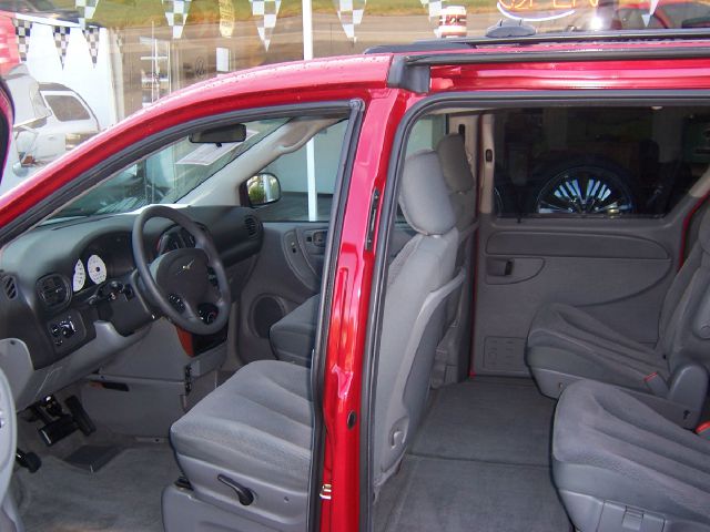 Chrysler Town and Country 2006 photo 3