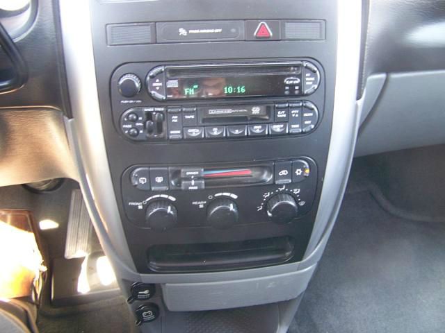 Chrysler Town and Country 2006 photo 1