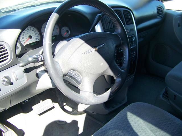 Chrysler Town and Country 2006 photo 3