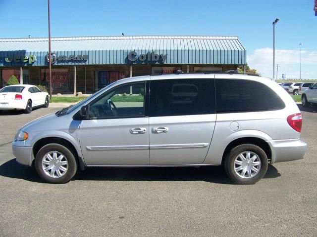 Chrysler Town and Country 2006 photo 5