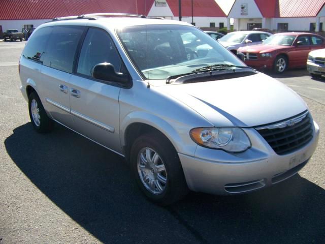 Chrysler Town and Country 2006 photo 6
