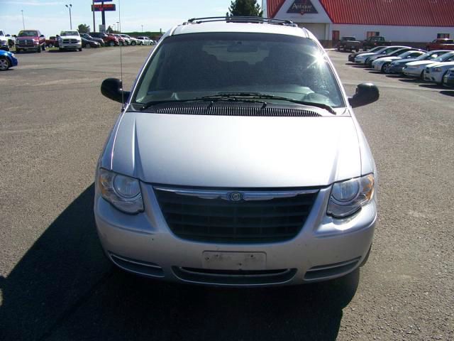 Chrysler Town and Country 2006 photo 7