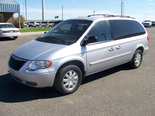 Chrysler Town and Country 2006 photo 8