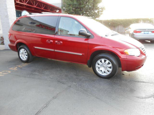 Chrysler Town and Country 3.5 MiniVan