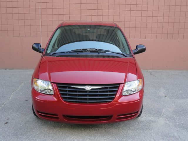 Chrysler Town and Country 4X4 w/On Star MiniVan