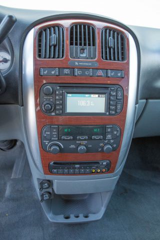 Chrysler Town and Country 2006 photo 1