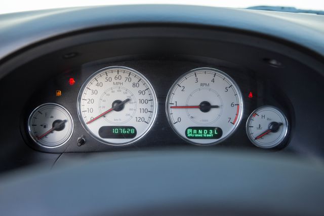 Chrysler Town and Country 2006 photo 2