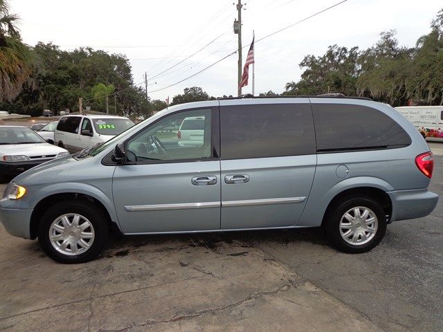 Chrysler Town and Country 3.5 MiniVan