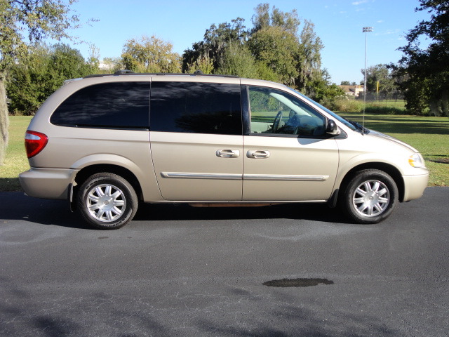 Chrysler Town and Country 3.5 MiniVan
