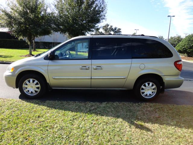 Chrysler Town and Country 2007 photo 4
