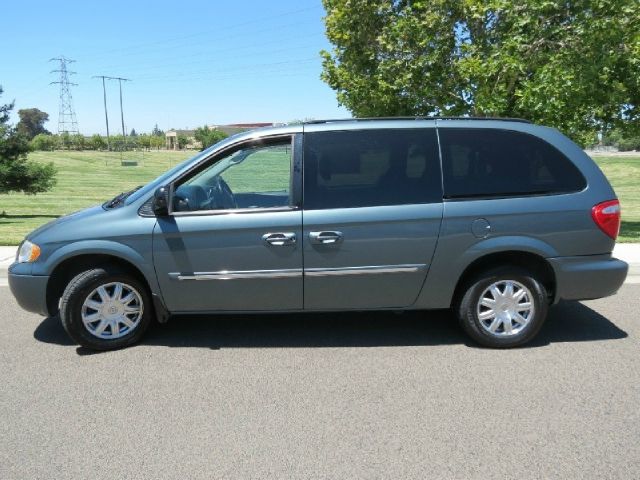 Chrysler Town and Country 2007 photo 1