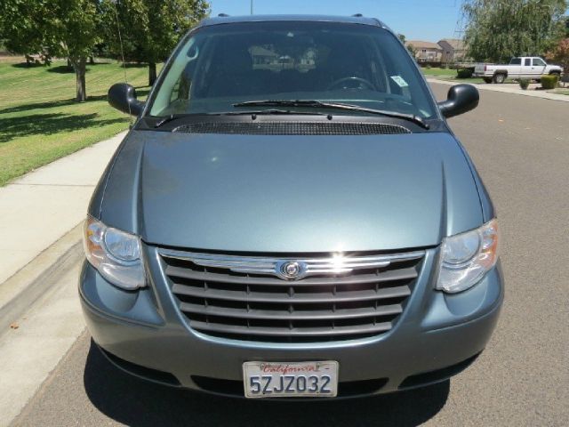 Chrysler Town and Country 2007 photo 3