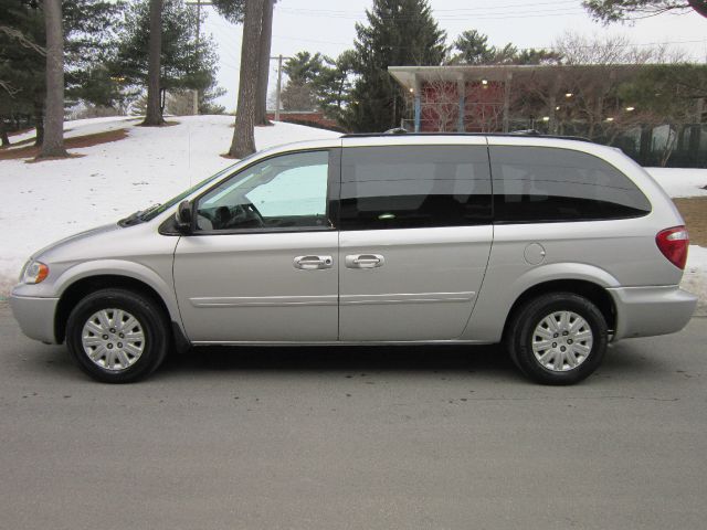 Chrysler Town and Country 2007 photo 3