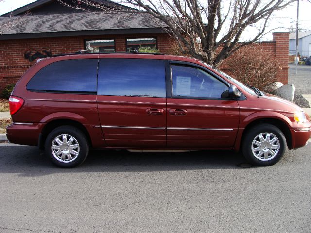 Chrysler Town and Country 2007 photo 1