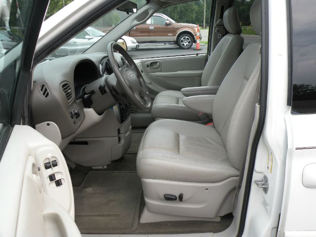 Chrysler Town and Country 2007 photo 2