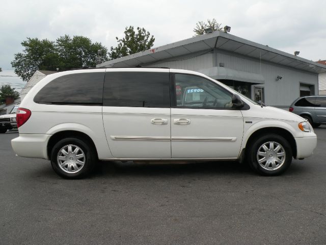 Chrysler Town and Country 2007 photo 4