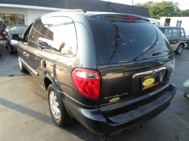 Chrysler Town and Country 2007 photo 1