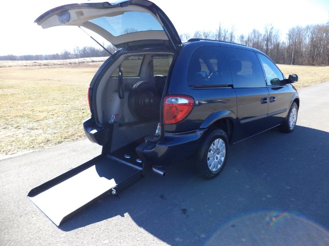 Chrysler Town and Country 2007 photo 1