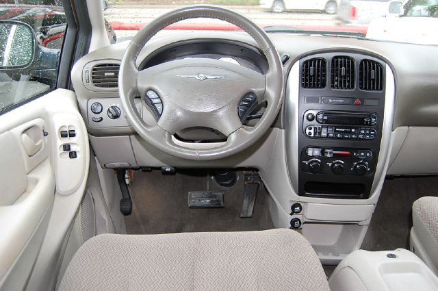 Chrysler Town and Country 2007 photo 1