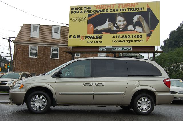Chrysler Town and Country 2007 photo 3