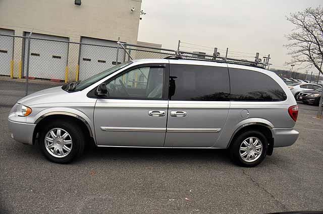 Chrysler Town and Country 3.5 MiniVan