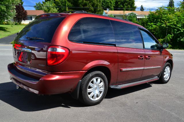 Chrysler Town and Country 2007 photo 1