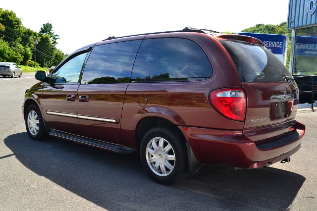 Chrysler Town and Country 2007 photo 2