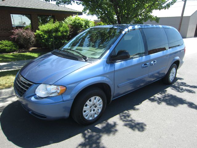 Chrysler Town and Country 2007 photo 1