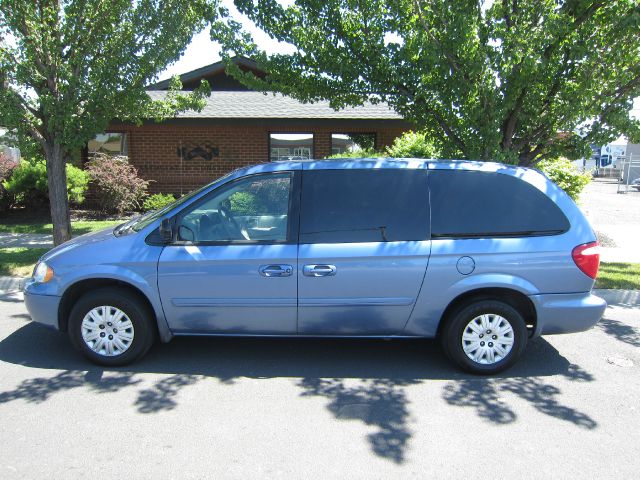 Chrysler Town and Country 2007 photo 3