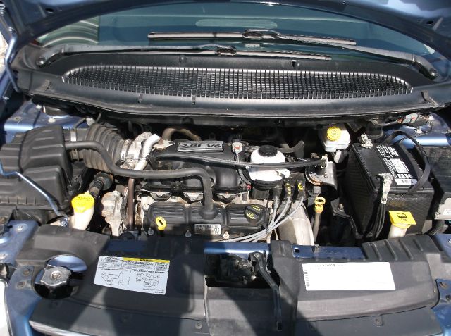 Chrysler Town and Country 2007 photo 2