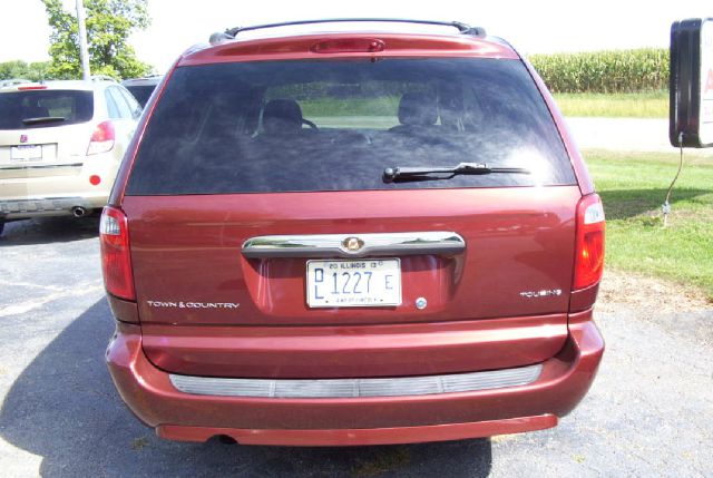 Chrysler Town and Country 2007 photo 1