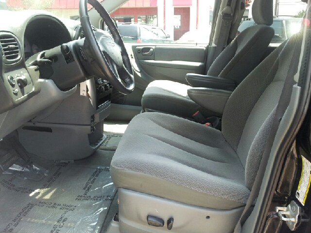 Chrysler Town and Country 2007 photo 2