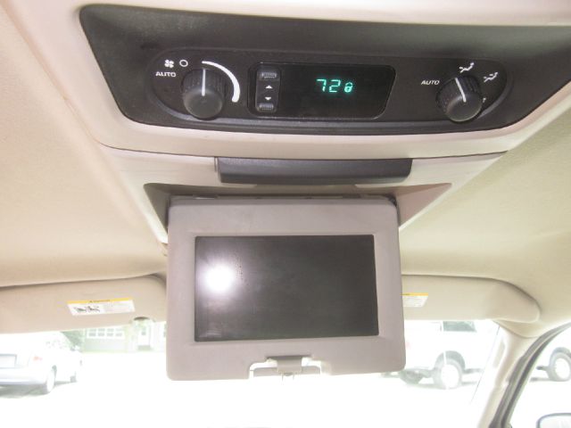 Chrysler Town and Country 2007 photo 1