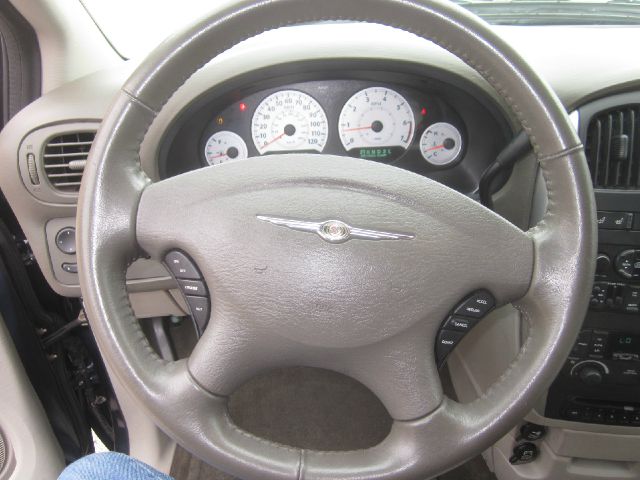 Chrysler Town and Country 2007 photo 9