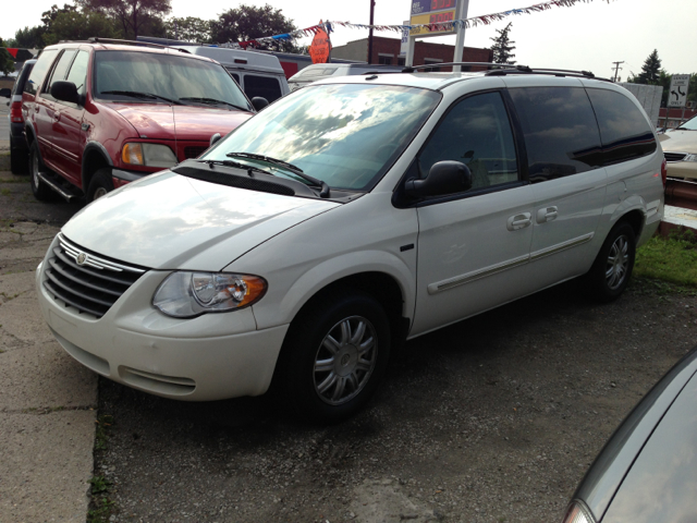 Chrysler Town and Country 2007 photo 3