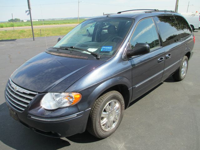 Chrysler Town and Country SLT 25 MiniVan