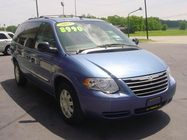 Chrysler Town and Country SLT 1/2 Ton 4x4 MiniVan