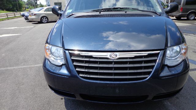 Chrysler Town and Country 2007 photo 1